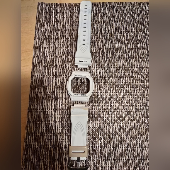 G-Shock White GLX-5600-7. Moon Phase & Tide Graph. - Picture 9 of 10